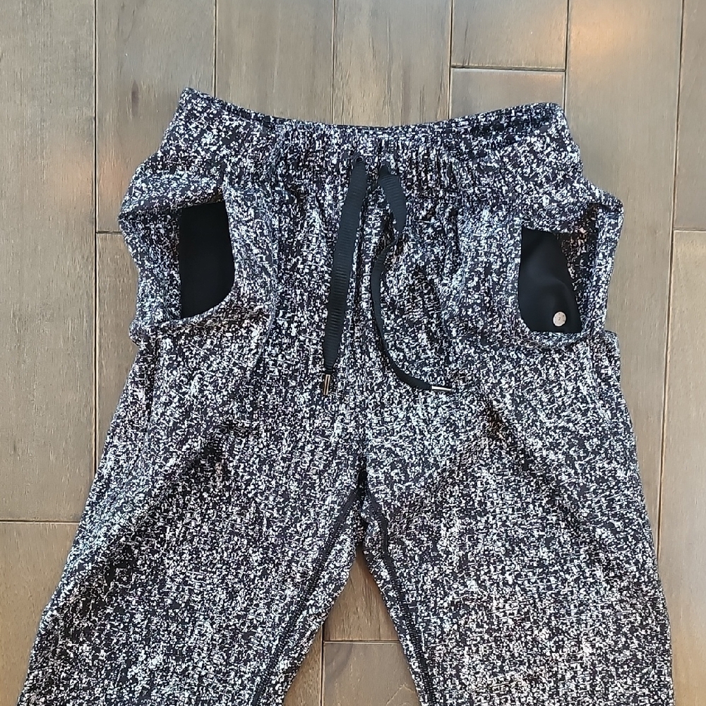 Lululemon Athletica Black and Gray PatternedJogger Pants, Size 2 - Picture 3 of 9
